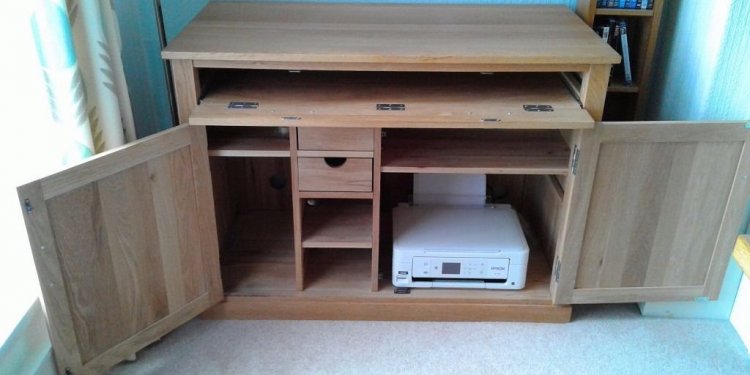 LIGHT OAK COMPUTER DESK WITH