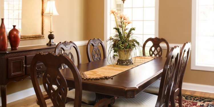 Marble dining room table vs