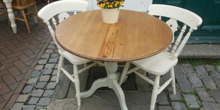 Pine round table and chairs