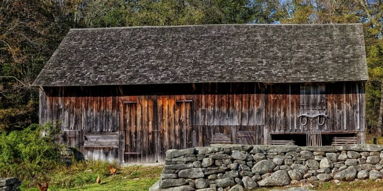 Unique weathered coloring in