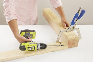 Attaching the top rail to the footboard of a DIY bed frame